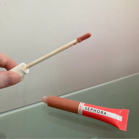 ($11) Sephora Clean Glossy Lip Oil, Apricot - Picture 4 of 5